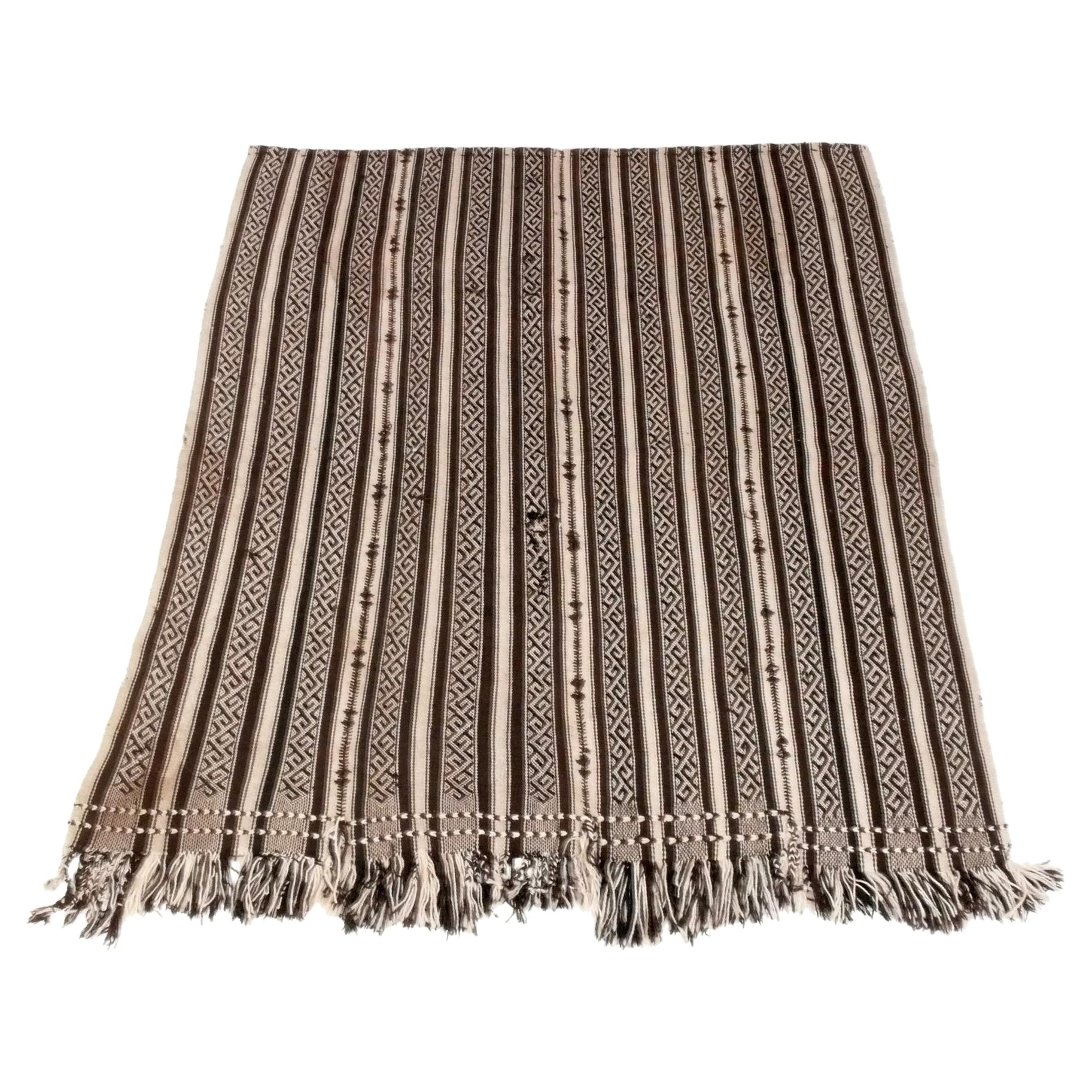 Tapis marocain en laine tissée à plat 69 po. x 55 po. Magnifique motif rayé  en vente