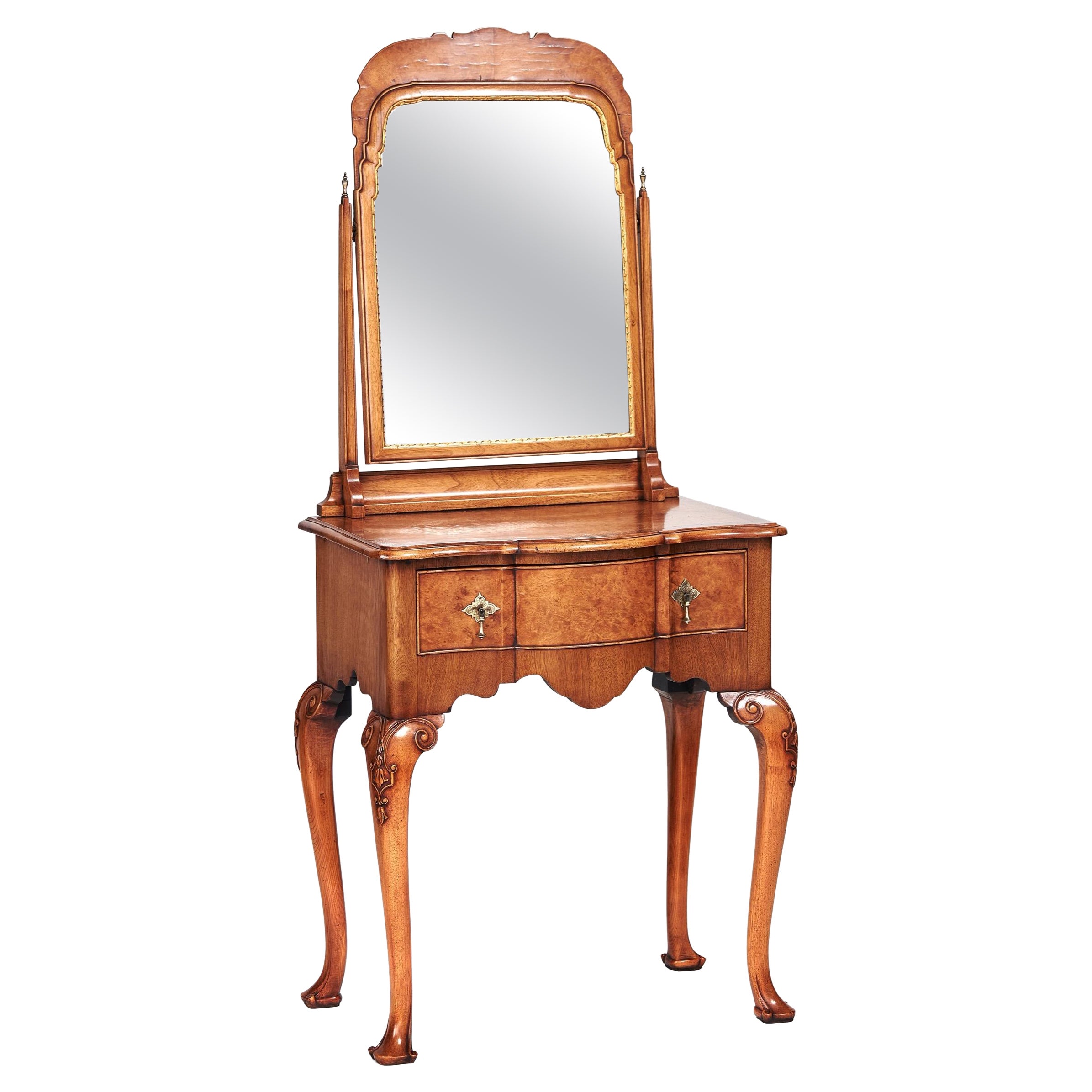 Fine Walnut Dressing table Queen Anne Revival circa 1920s For Sale