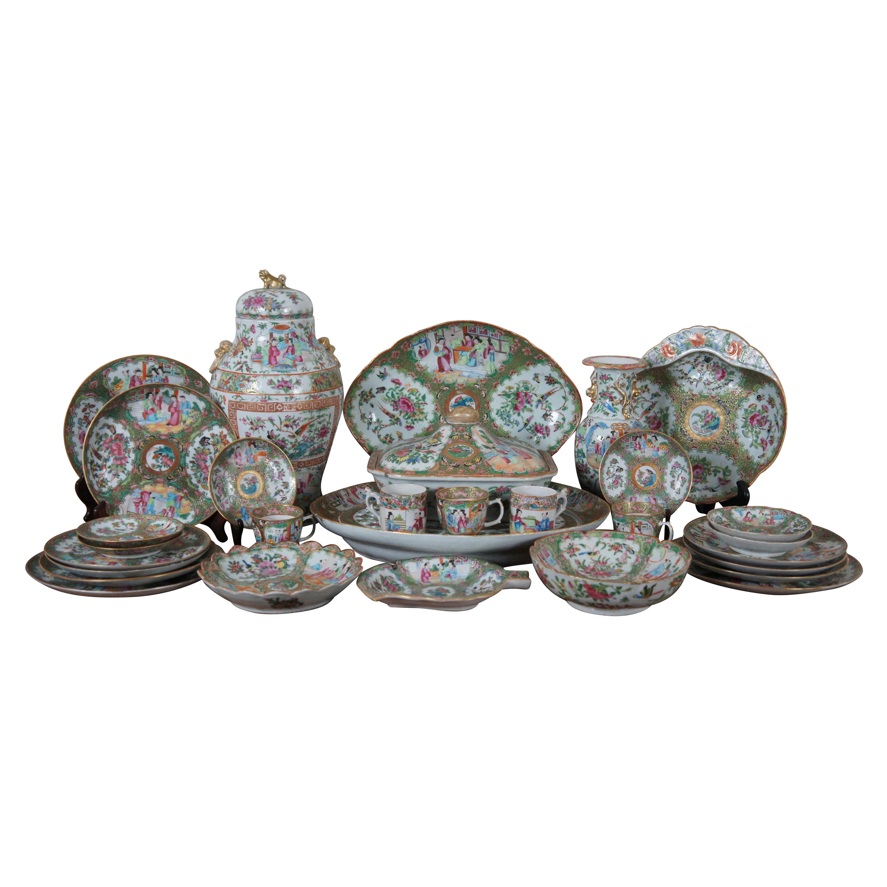 Porcelaine chinoise ancienne de 32 pièces d'exportation du 19ème siècle de la famille rose mandarine  en vente