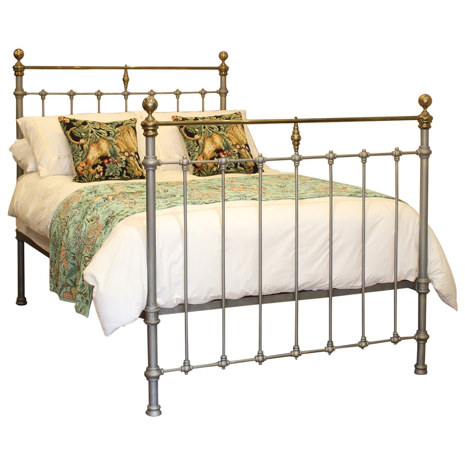 Double Brass and Iron Antique Bed in Green and Gold MD147