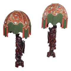 Paar chinesische figurale Lampensockel aus geschnitztem Wurzelholz