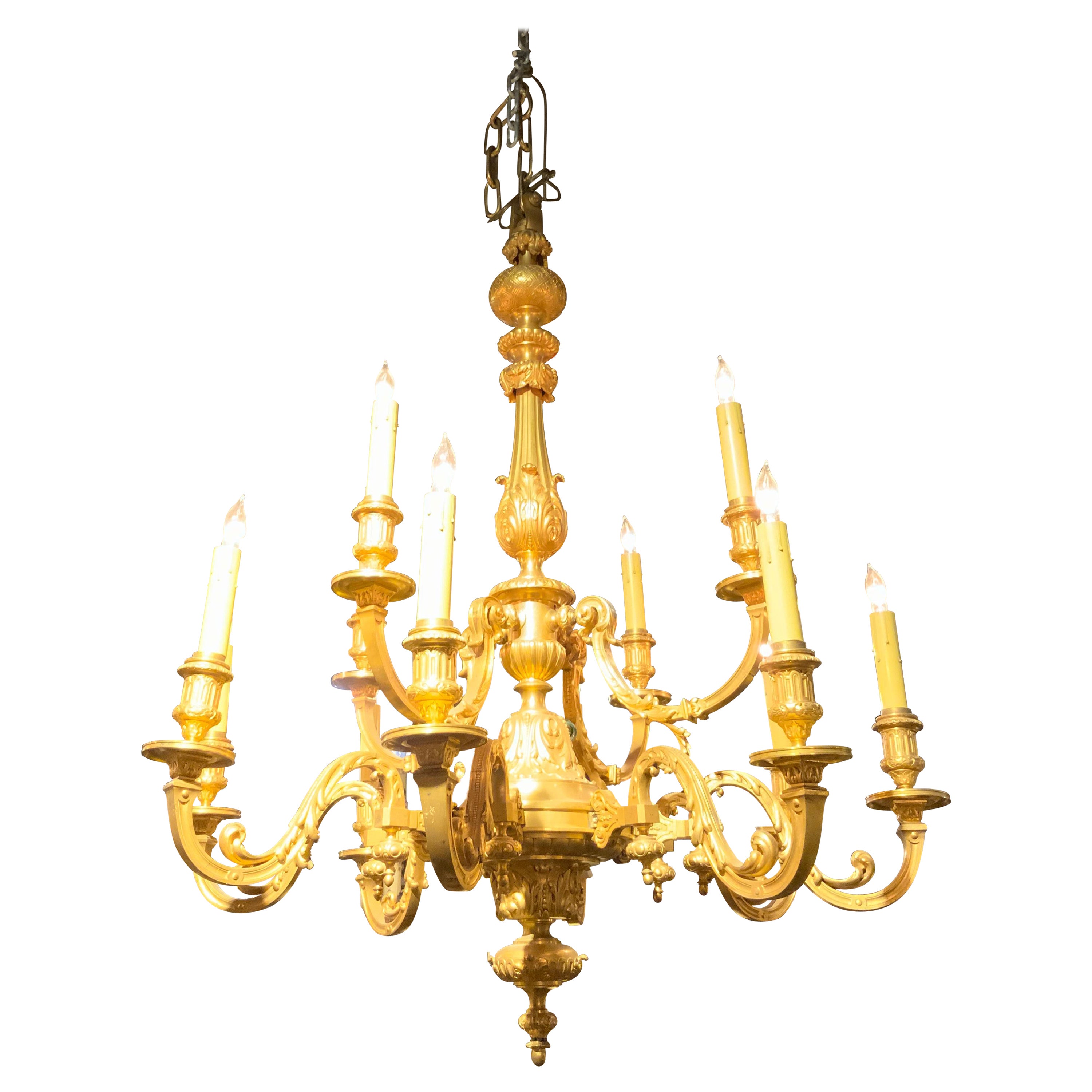 Lustre de style français classique en bronze doré à 12 Lights en vente