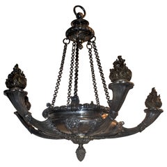 Lampadario in stile impero.