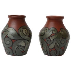 Paar dänische handgemachte Vasen aus Steingut im Jugendstil