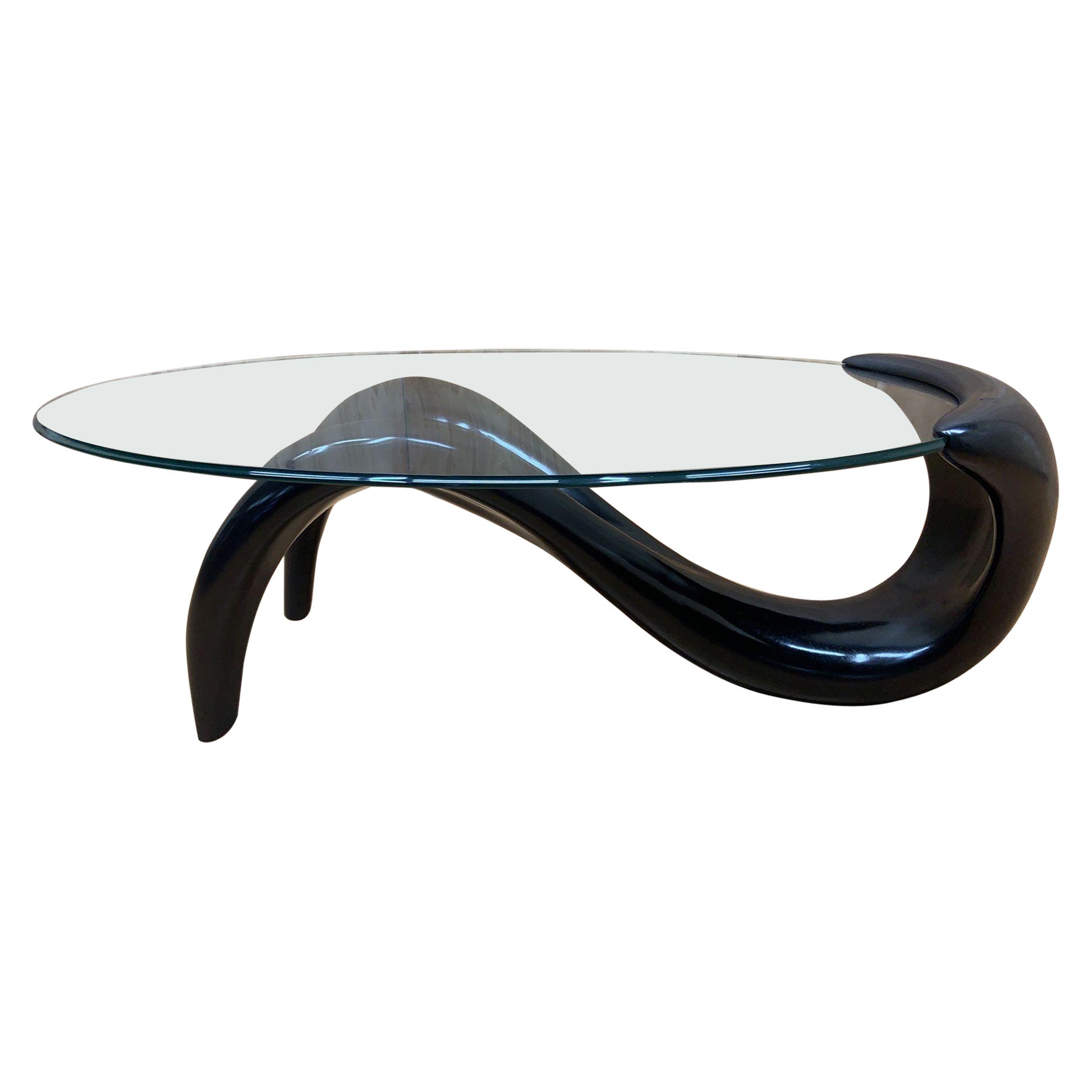 Table basse ovale avec base sculpturale en fibre de verre noire abstraite et plateau en verre MCM en vente