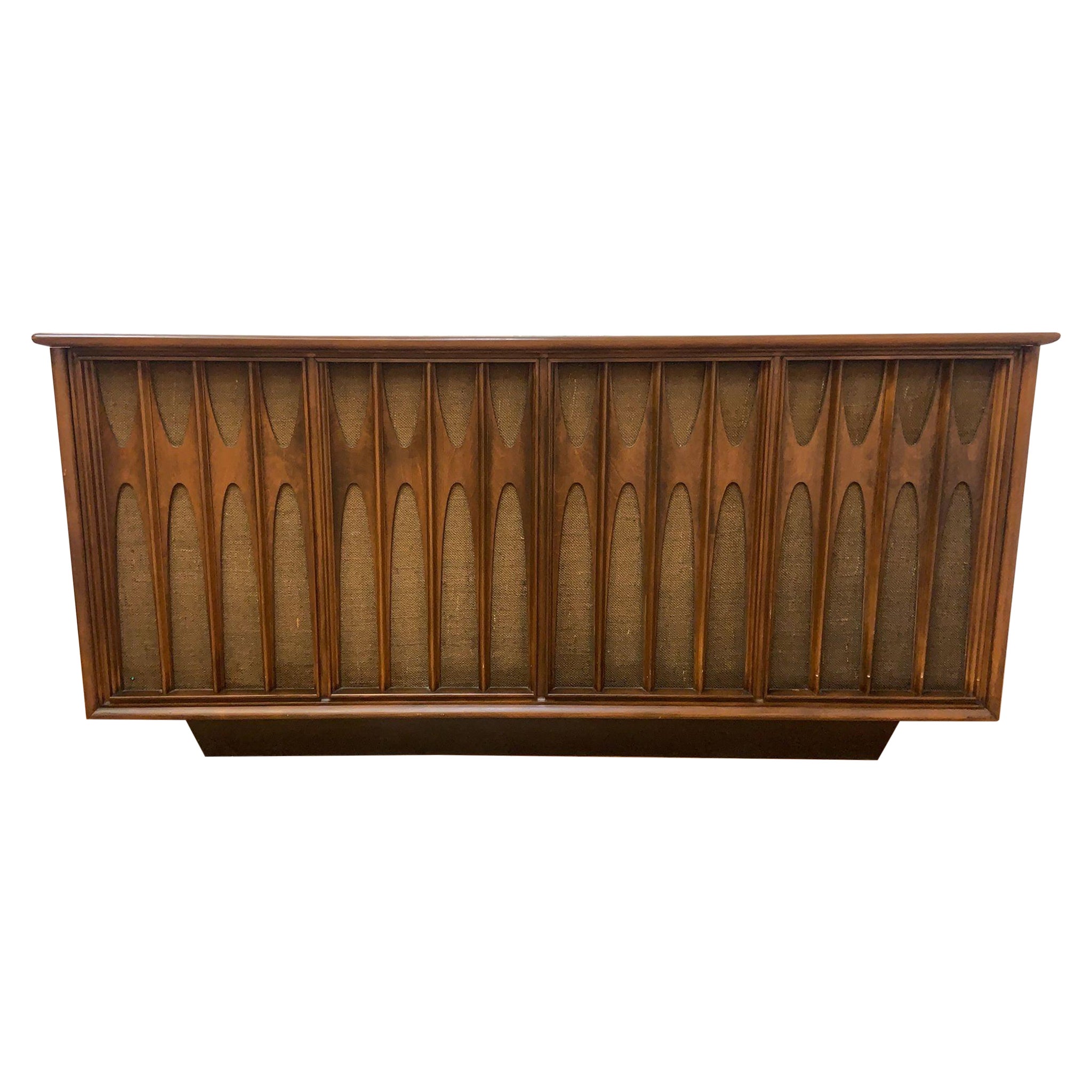 Mid Century Modern Broyhill Brasilia RCA Victor Victrola Stereo Console Credenza For Sale