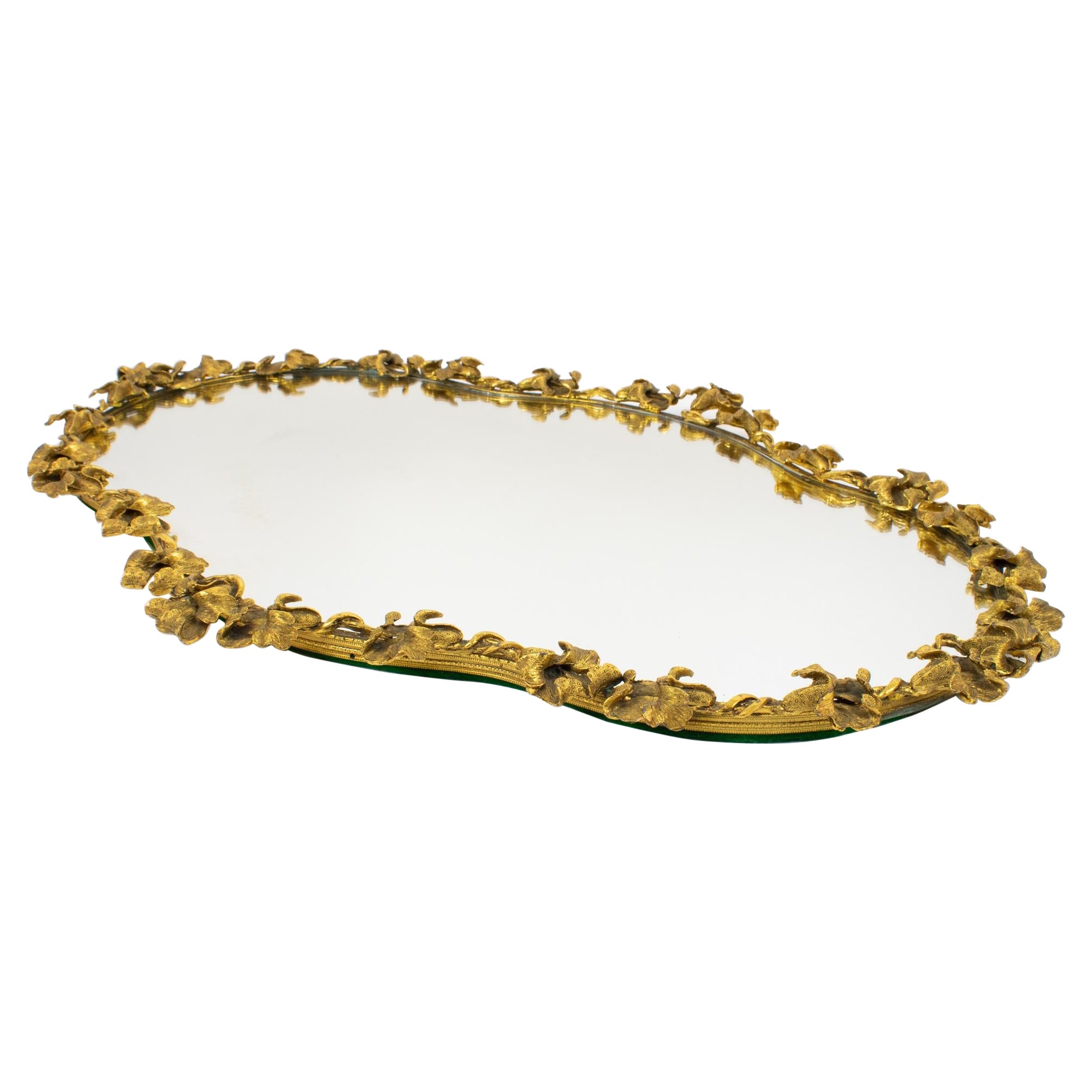 Jugendstil-Serviertablett aus vergoldeter Bronze mit Irisblumen, Frankreich 1910er Jahre im Angebot