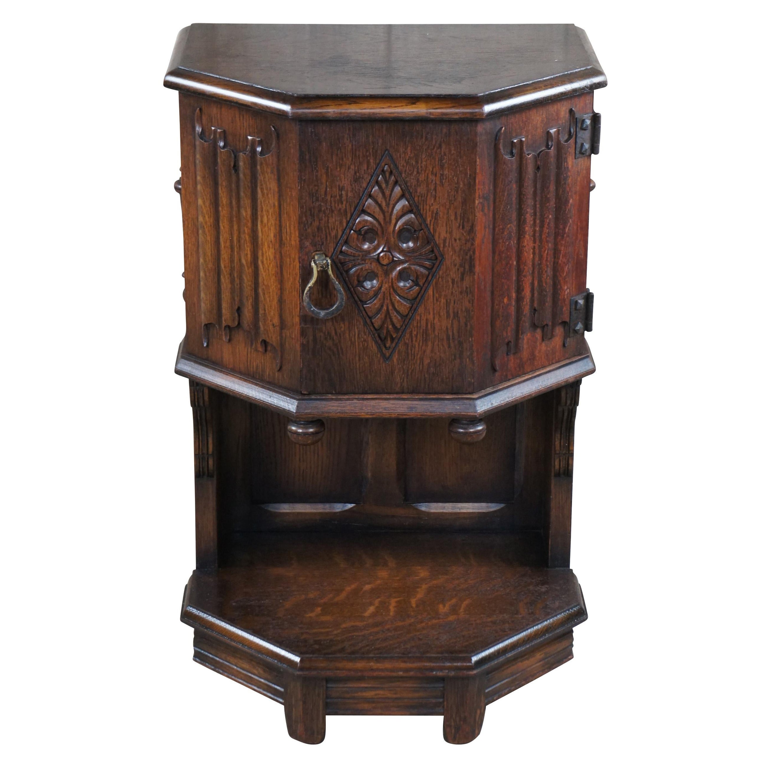 Antique Saginaw Furniture Jacobean Spanish Oak Carved Nightstand Side Table