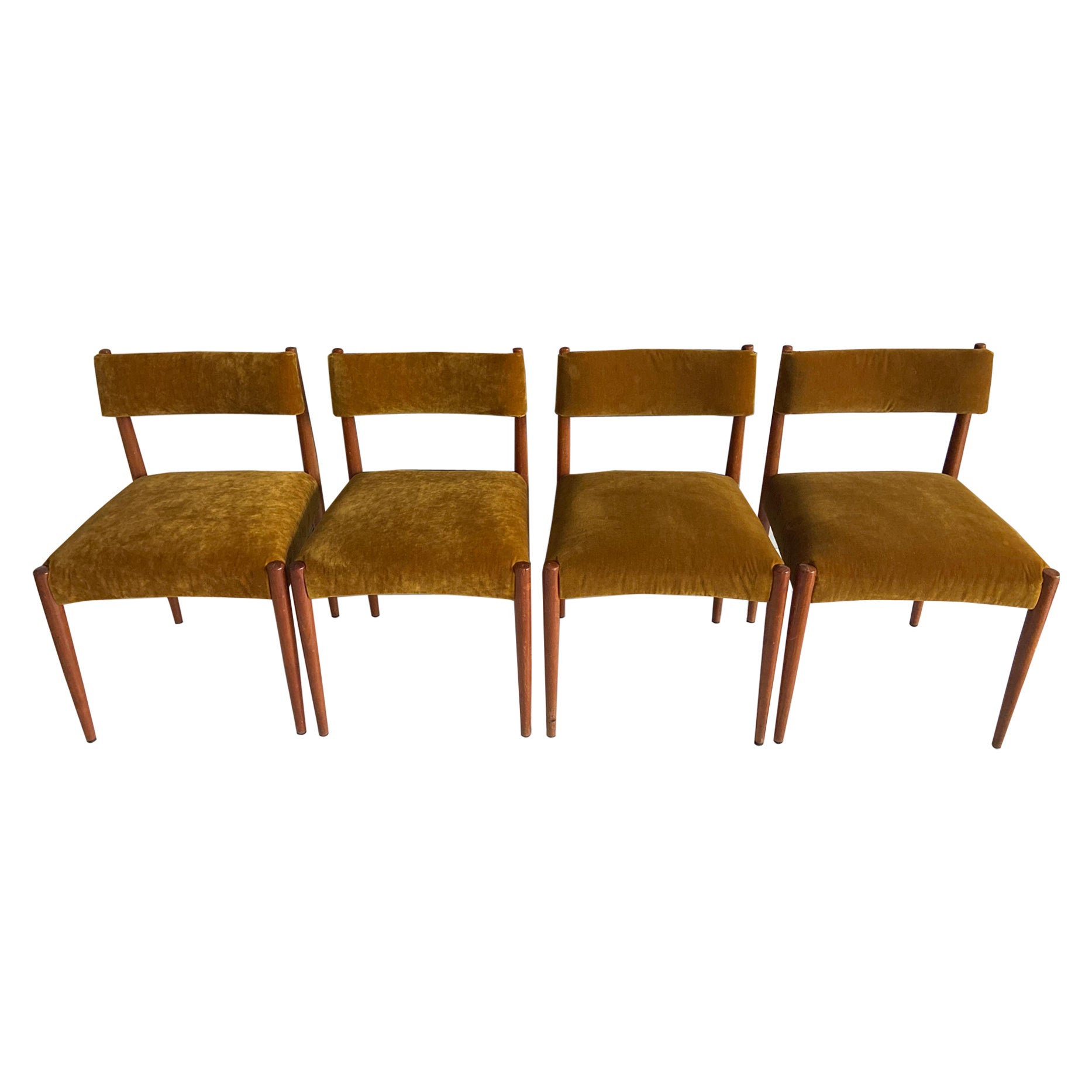 Set of 4 dining chairs For Sale