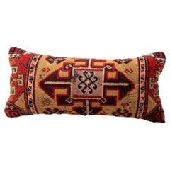 Taie d'oreiller réalisée à partir d'un fragment de tapis ancien d'Anatolie orientale, 19e siècle