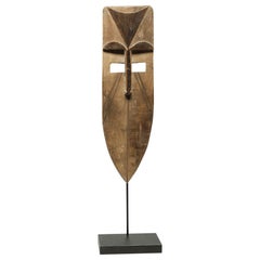 Frühe stilisierte geometrische Maske von Afikpo, Westafrika, mit langem Gesicht