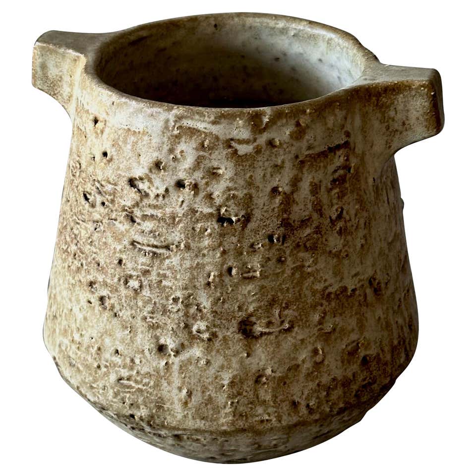 Vintage Ceramic Ribbed Pot with Handled For Sale at 1stDibs