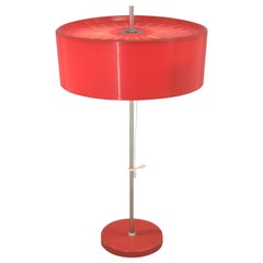 Lámpara de mesa roja de altura regulable, Checoslovaquia, años 60
