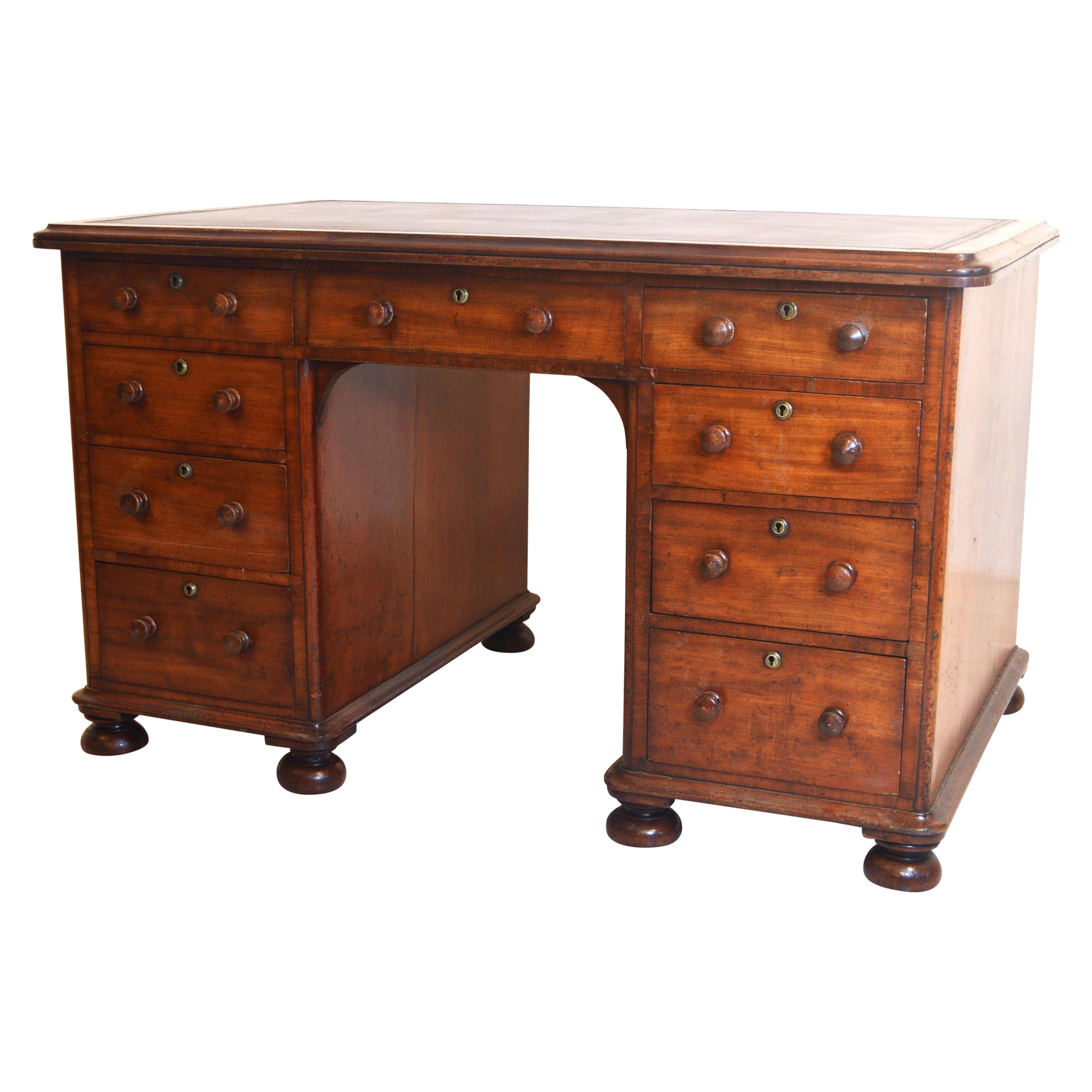 19th Century Mahogany pedestal desk For Sale