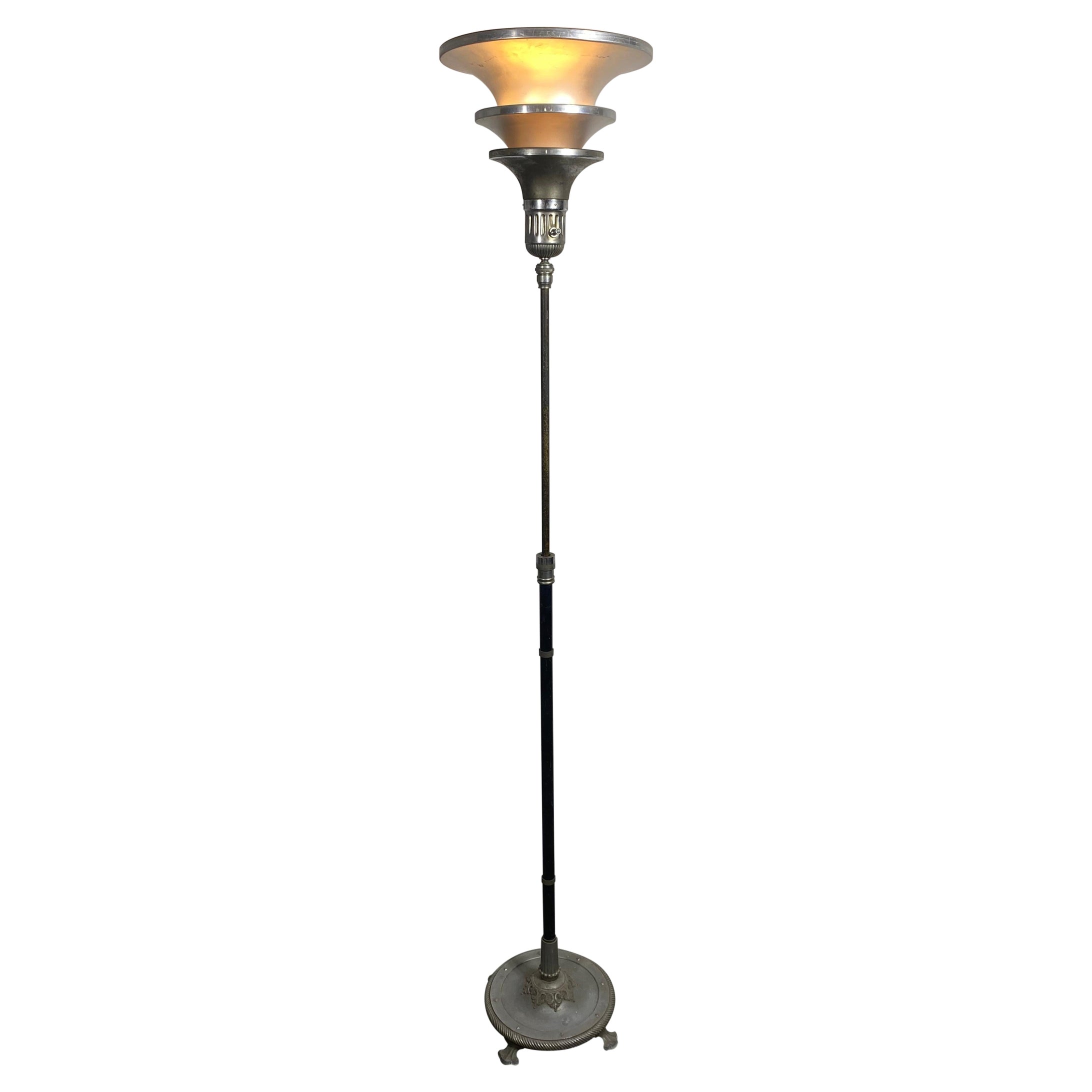 Art Deco/Machine age Aluminium Dreifachkegel-Stehlampe mit verstellbarer Höhe im Angebot