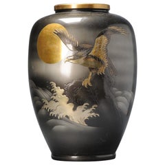Eine eiförmige Shibuichi-Vase mit Intarsien von Seifu, Meiji- oder Taisho-Ära, frühes 20. Jahrhundert