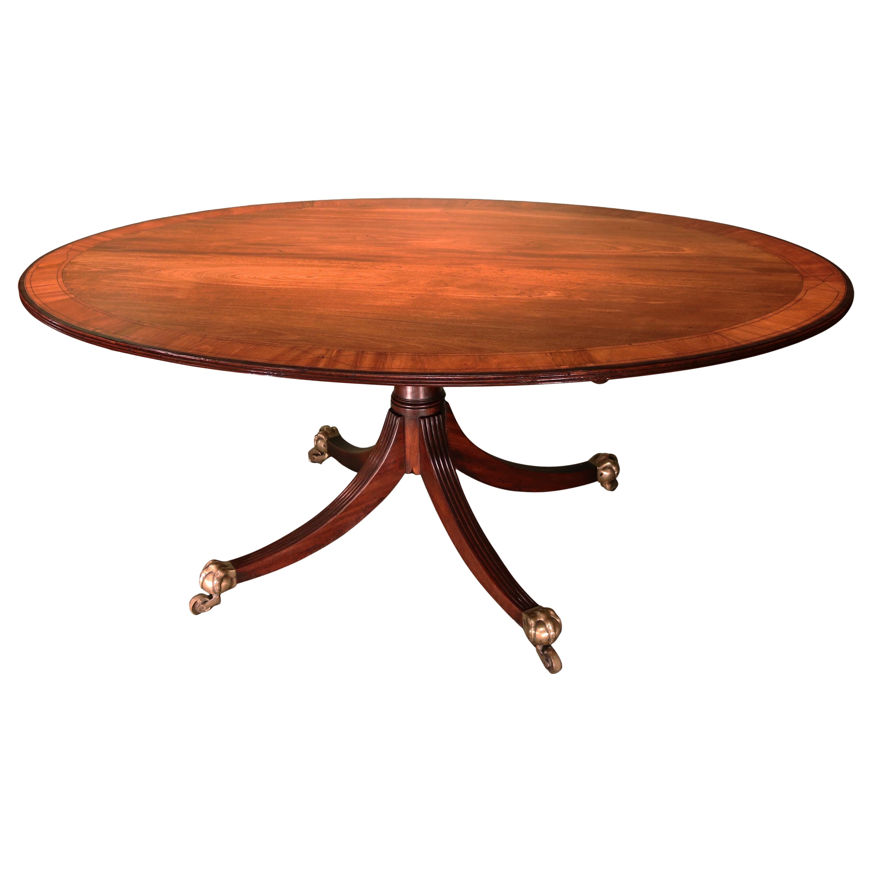 Antique George III period figured mahogany oval breakfast table For Sale