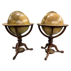 Paire de globes de table Cary's anglais du début du 19e siècle pour modèles terrestres et célestes