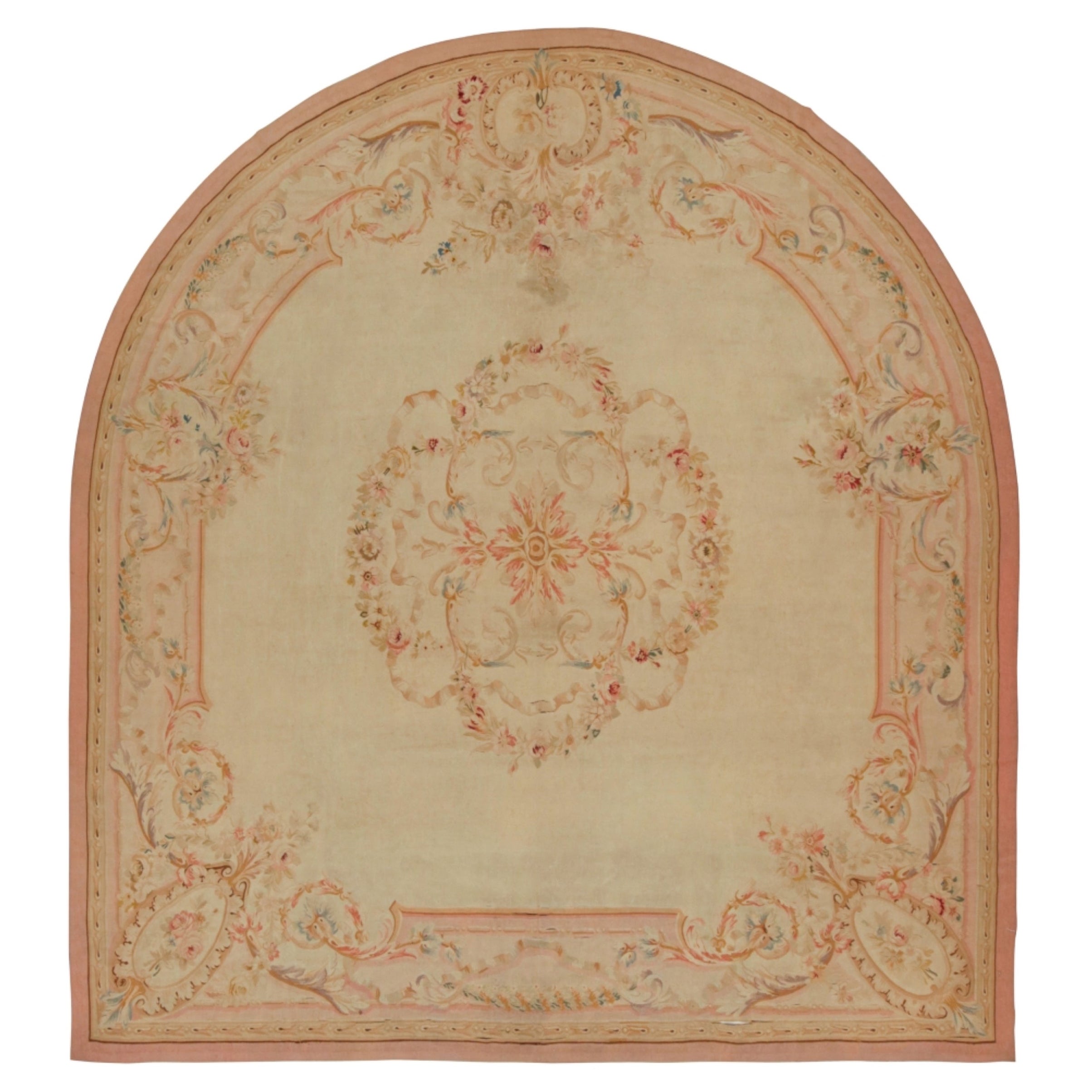 Antiker Aubusson Flachgewebe und runder Teppich in Beige, von Rug & Kilim