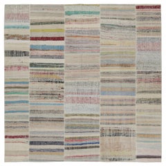 Rug & Kilim's Patchwork Kilim Square Rug in Polychromatic Stripes (tapis carré en patchwork Kilim à rayures polychromes)