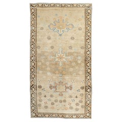 The Collective Antique Persian Light Brown Scatter Rug (tapis de dispersion)