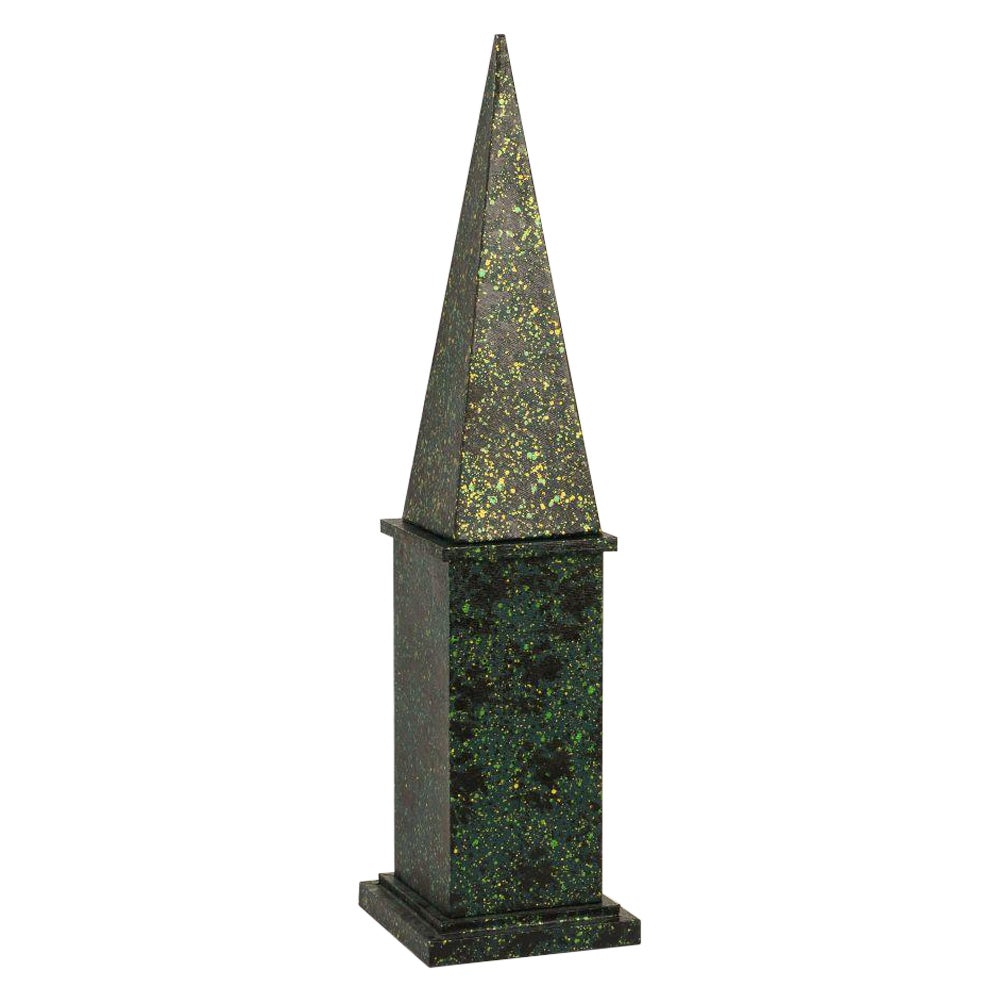 Obelisk aus grünem Porphyr im Angebot