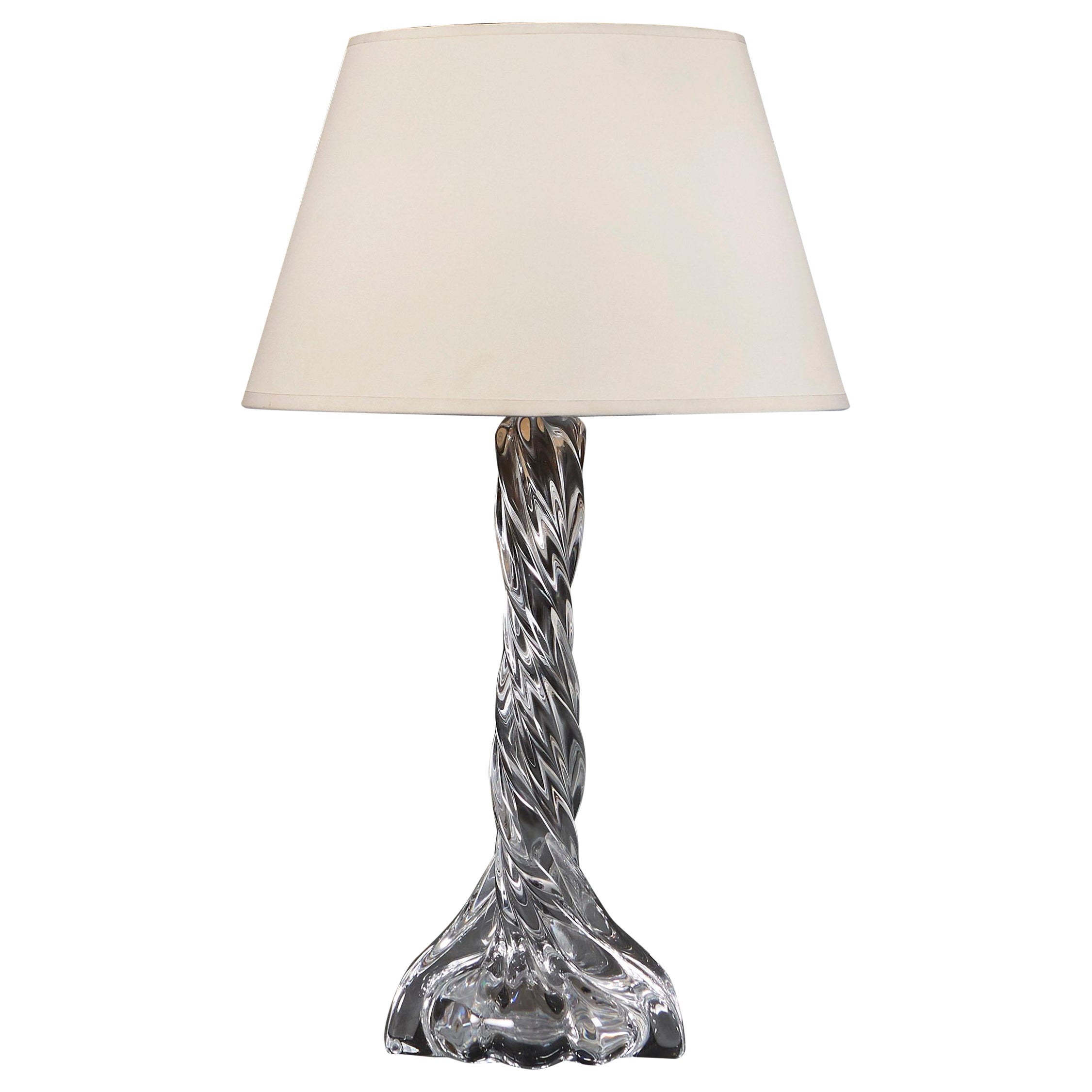 Lampe de table à colonne en verre clair torsadé Baccarat du 20e siècle