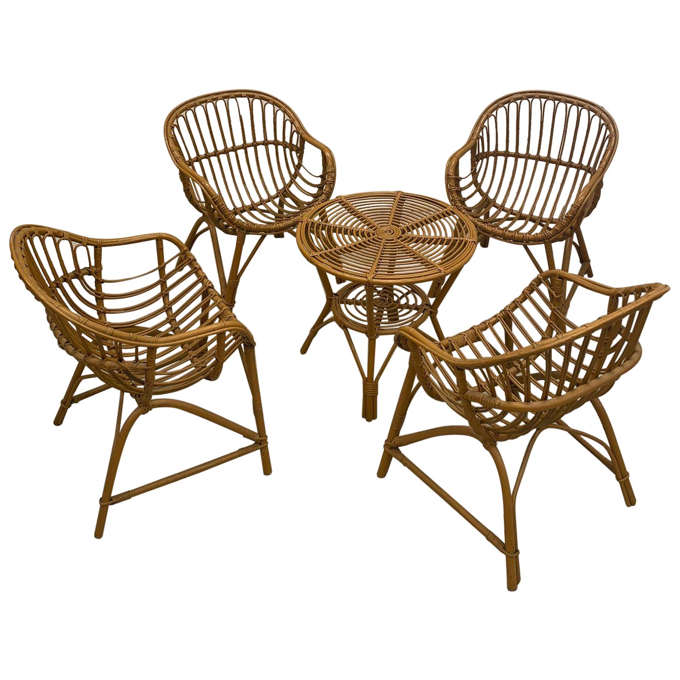 Set aus vier Stühlen und Tisch Bonacino-Design  im Angebot