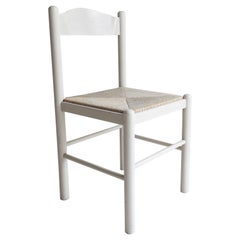 Style Vico Magistretti mi-siècle moderne  Chaise de salle à manger laquée blanc et assise en jonc I