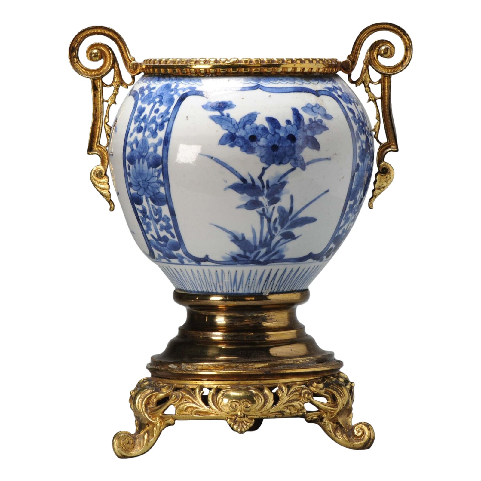 Antike japanische Edo Arita-Porzellanvase aus Porzellan mit Ormulu-Montierung, 1680