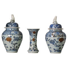 Antique Japanese Porcelain Garniture Vases Blue White Gold Edo Period, 17th C