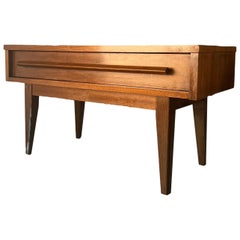 Table d'appoint ou Stand Vintage Mid Century Modern avec tiroir à queue d'aronde en bois de cerisier