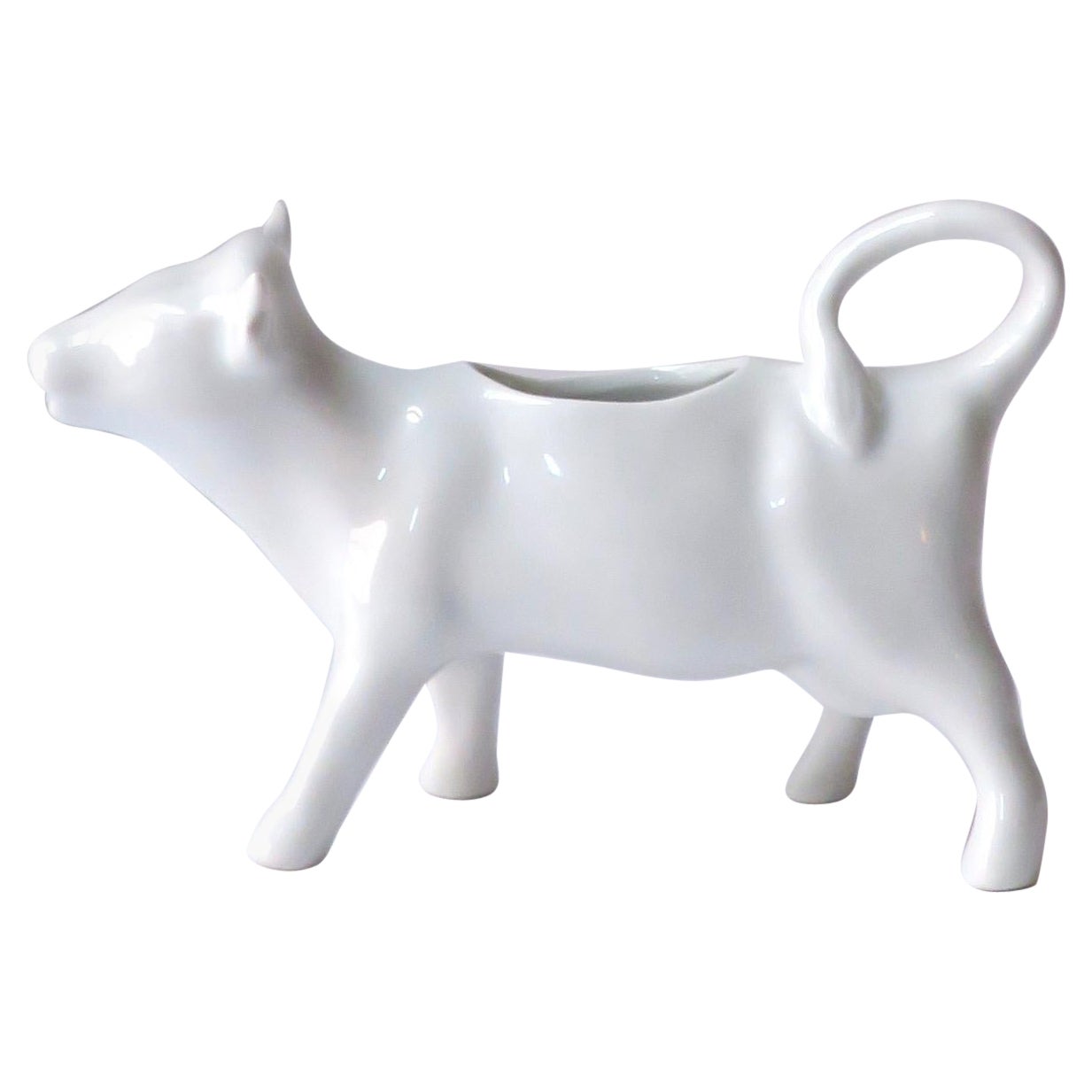 Crémier français en porcelaine blanche en forme de vache de style rustique en vente