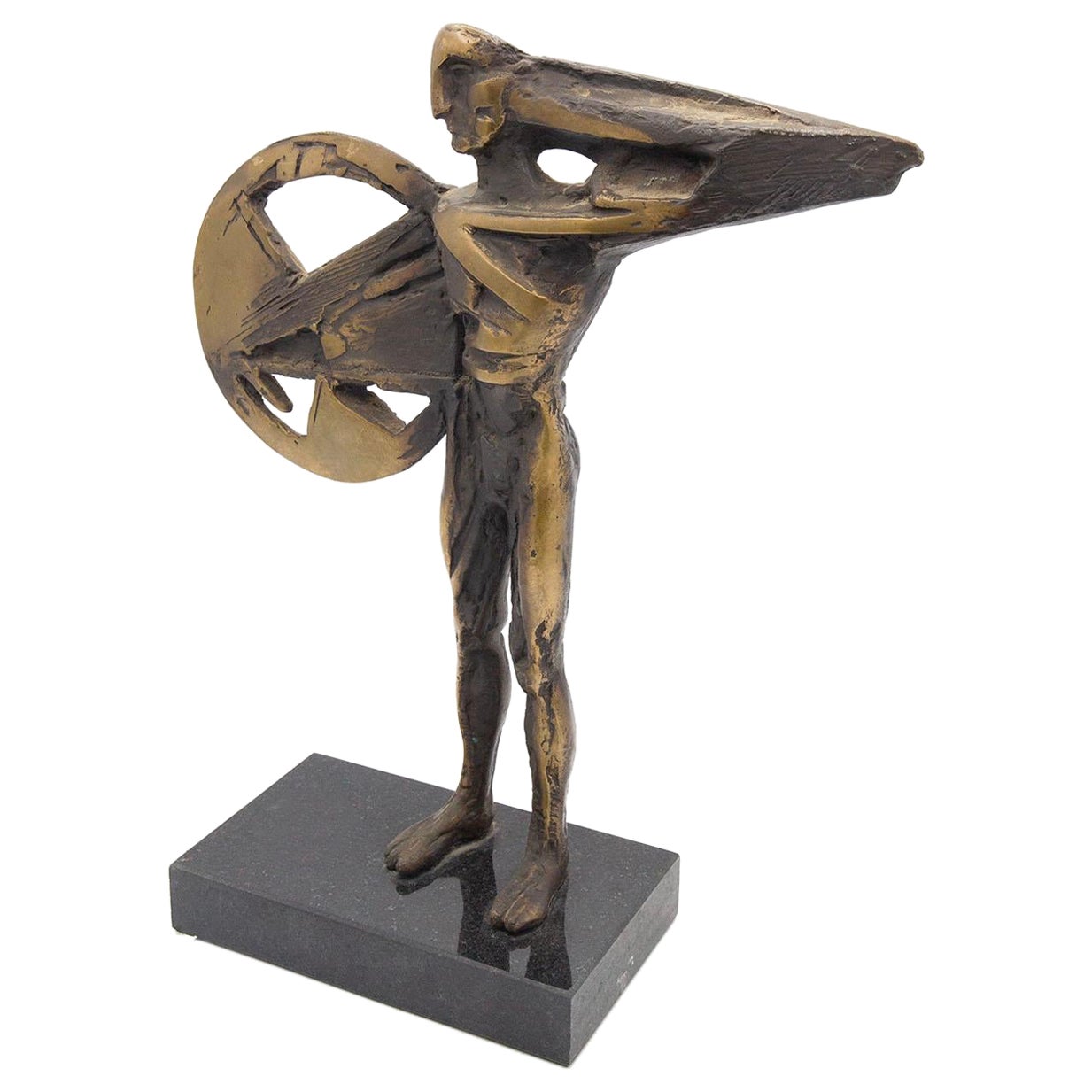 Sculpture italienne futuriste en bronze avec homme et bouclier, signée en vente