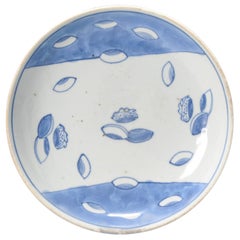 Plato antiguo de porcelana china de transición Ming Tianqi Shell Beach, 1600-1644