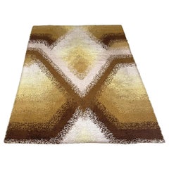 Italian space age White, yellow and brown long pile carpet, 1970s