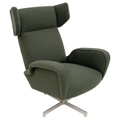 Mid-century Modern Italian Bouclé Swivel High Back Armchair, 1970s