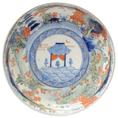 Großes japanisches Porzellan der Edo-Periode, Arita-Becken mit Landschaftsfiguren, 1780-1820