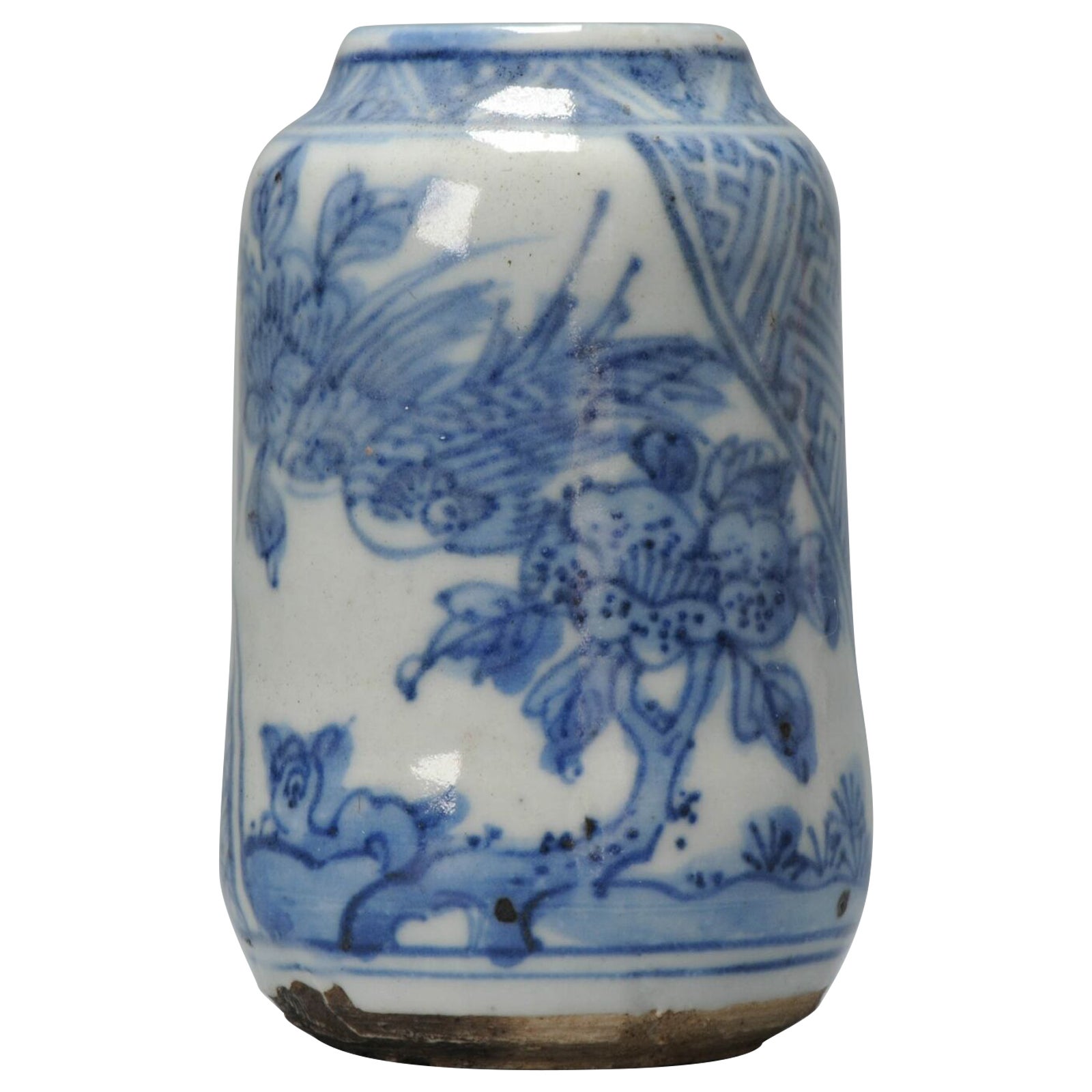 Rare Shonzui Style Japanese Porcelain Edo Period Small Tea Jar, ca 1630-1670 For Sale