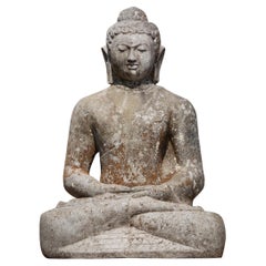 Grande statue de Bouddha en pierre de lave ancienne du milieu du 20e siècle en Dhyana mudra 