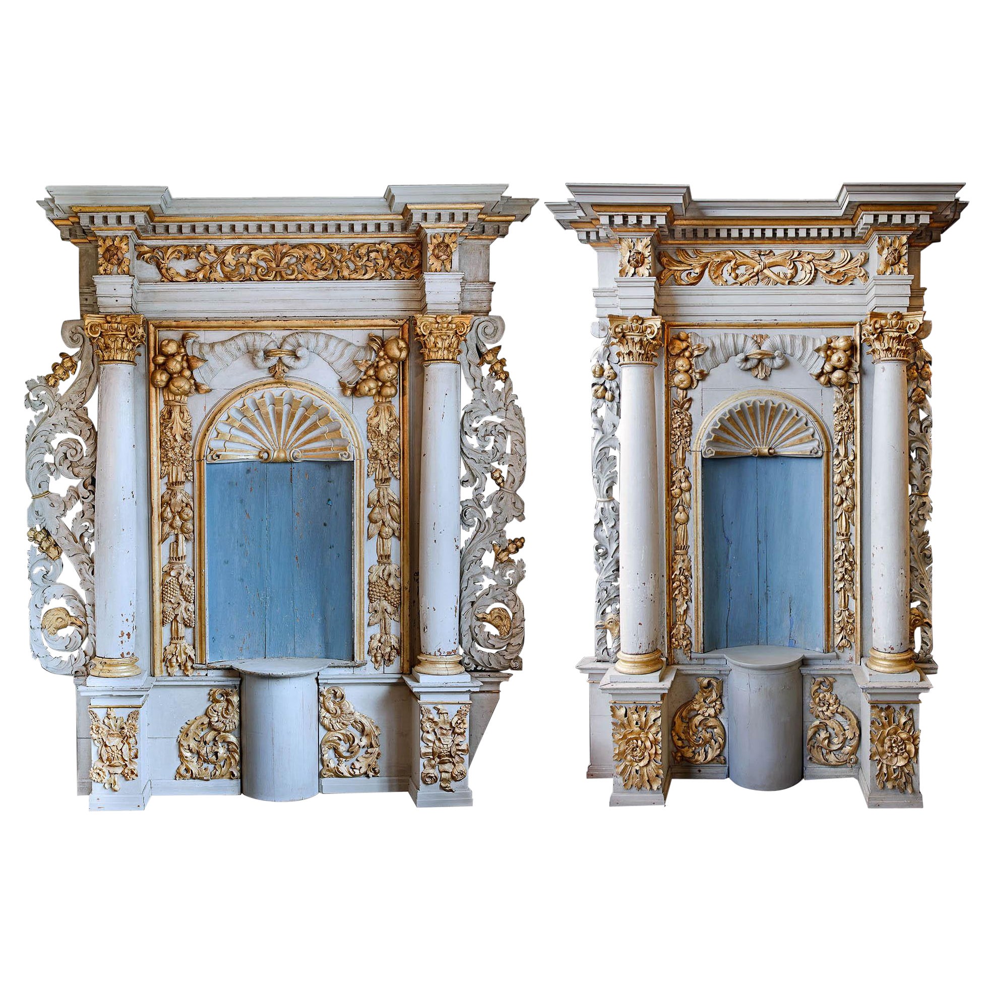 Two Early 17th Century Carved Oak and Gilt French Chapel Niches For Sale