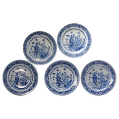 Set di 5 piatti da portata antichi in porcellana cinese del periodo Qing, blu e bianco, XVIII C.