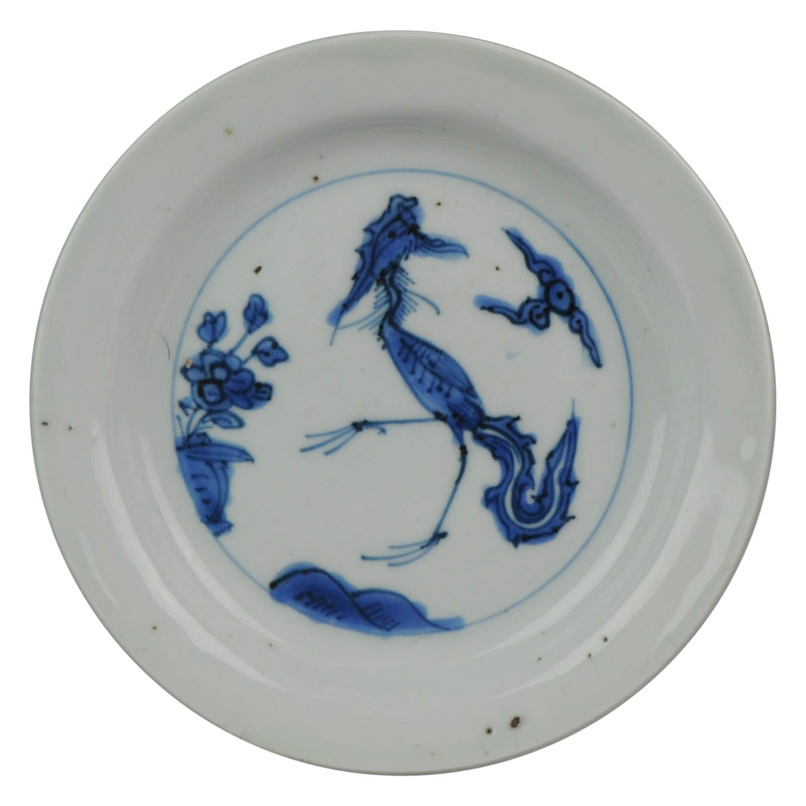 Ancienne assiette en porcelaine chinoise Phoenix Fenghuang à motif de nuage marquée, 16ème siècle