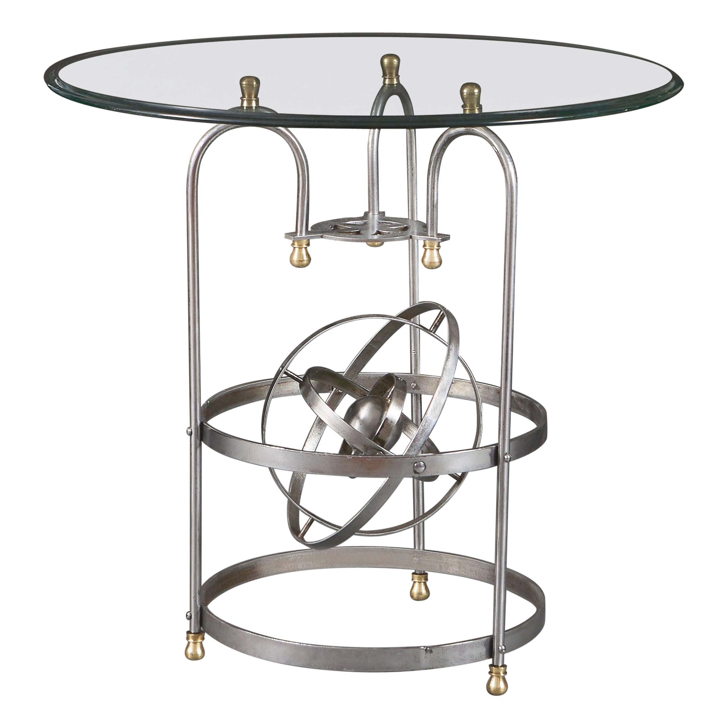 Ein ungewöhnlicher astronomischer Tisch aus Stahl und Messing mit Glasplatte im Angebot