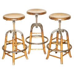 SUITE OF THREE ANTiQUE INDUSTRIAL PAINTERS HEIGHT ADJUSTABLE BAR KITCHEN STOOLS