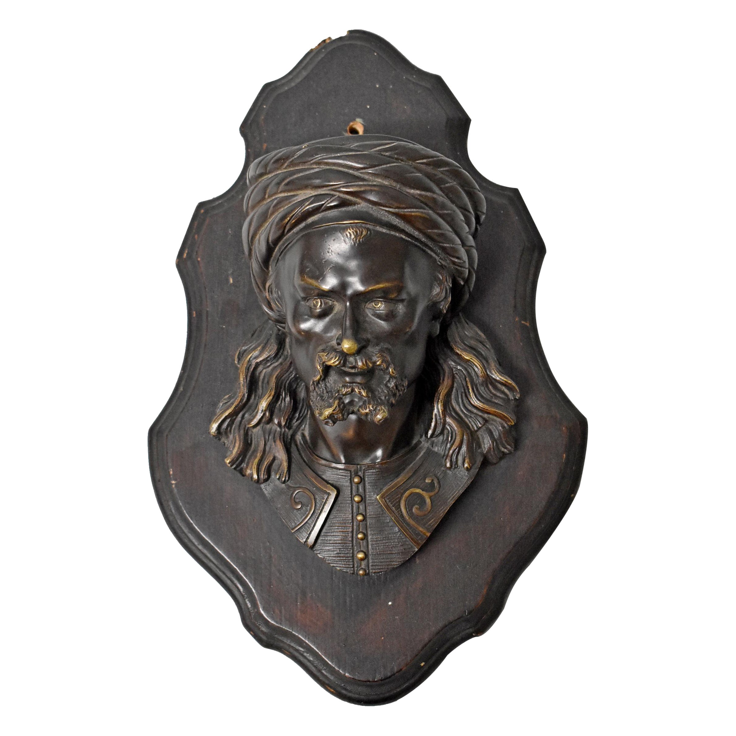 Plaque murale en bronze Sculpture d'une tête d'homme, estampillée LeBlanc en vente
