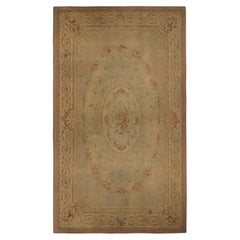 Tapis d'Aubusson ancien surdimensionné à tissage plat de couleur crème avec fleurs