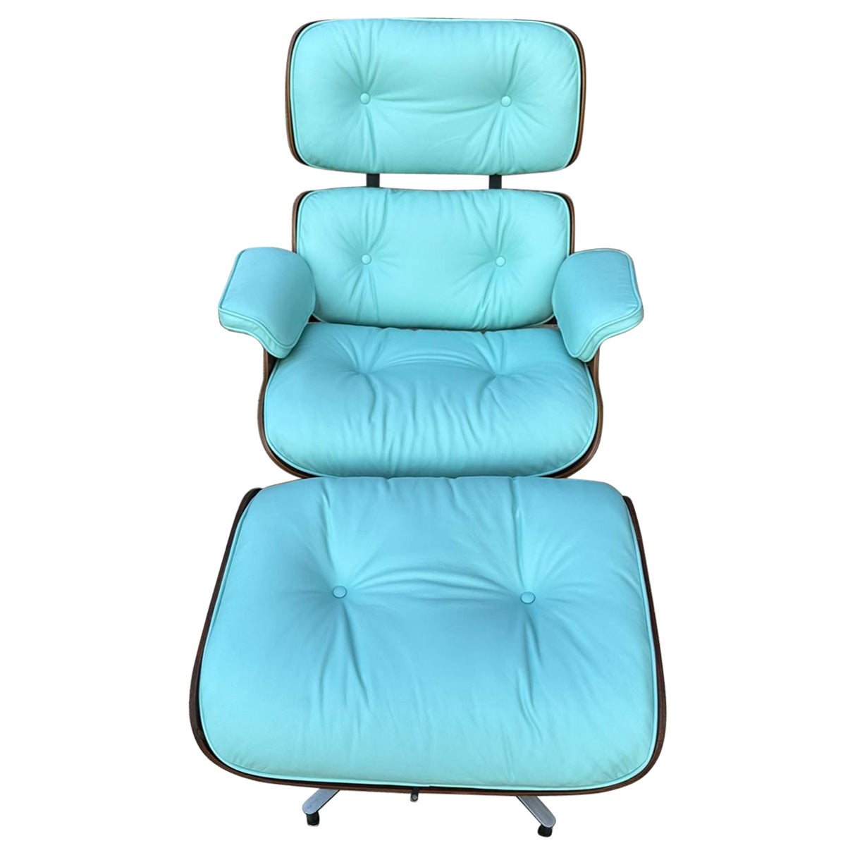 Fauteuil de salon et repose-pieds Eames restaurés avec nouveau cuir bleu Tiffany