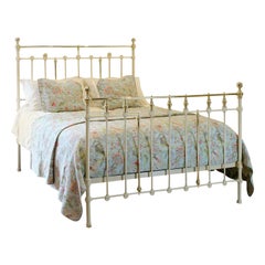 Decorative Brass and Iron Victorian Antique Bed in Cream MK285