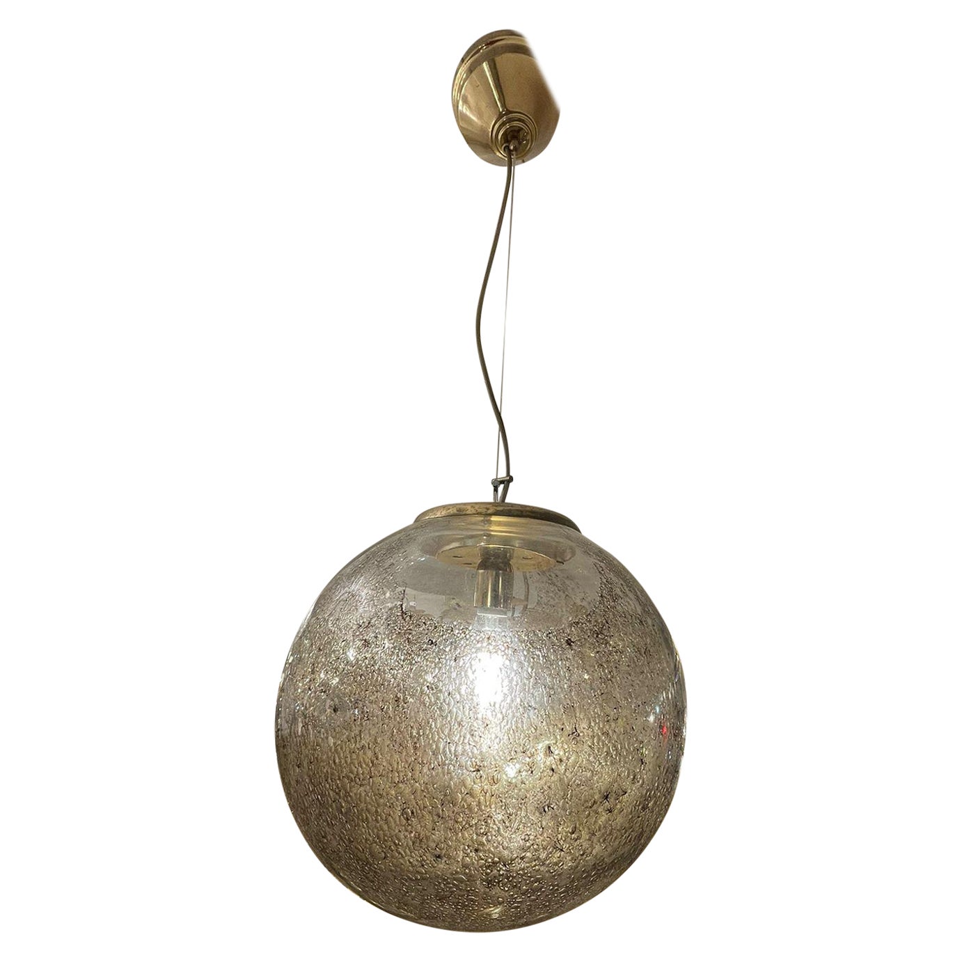 Lampe à suspension en verre de Murano « globe » Mazzega 1960 en vente